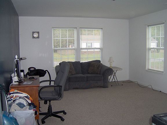 Spacious 4th Bedroom