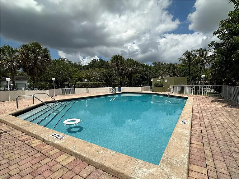 4215 N University Dr #101 — Photo 27