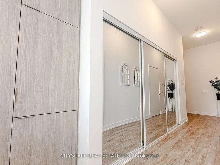 77 Shuter St #907 — Photo 23