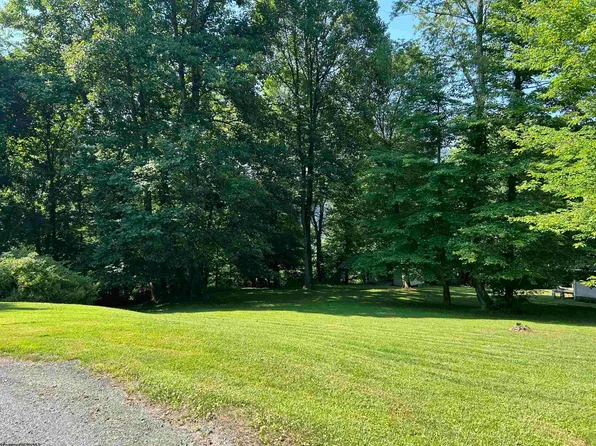 N Gate Dr, Mannington, WV 26582