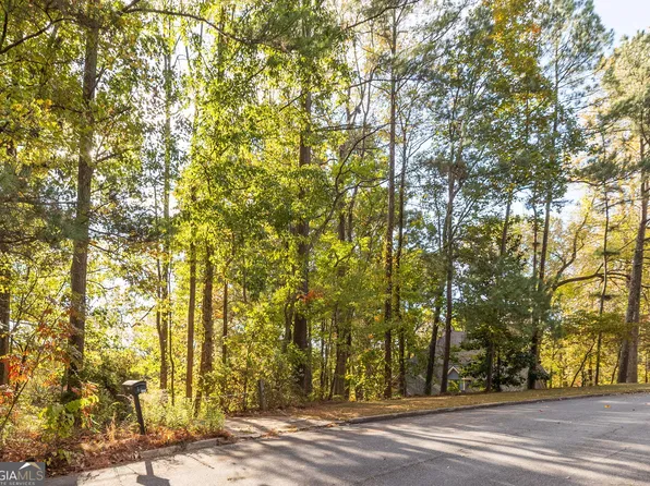 1809 Silver Ridge Ct, Stone Mountain, GA 30087