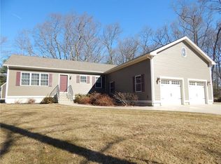 40 Meadow View Dr, Smithfield, RI 02917