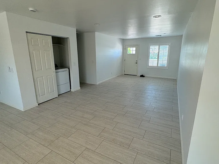 2062 E Orange St — Photo 7