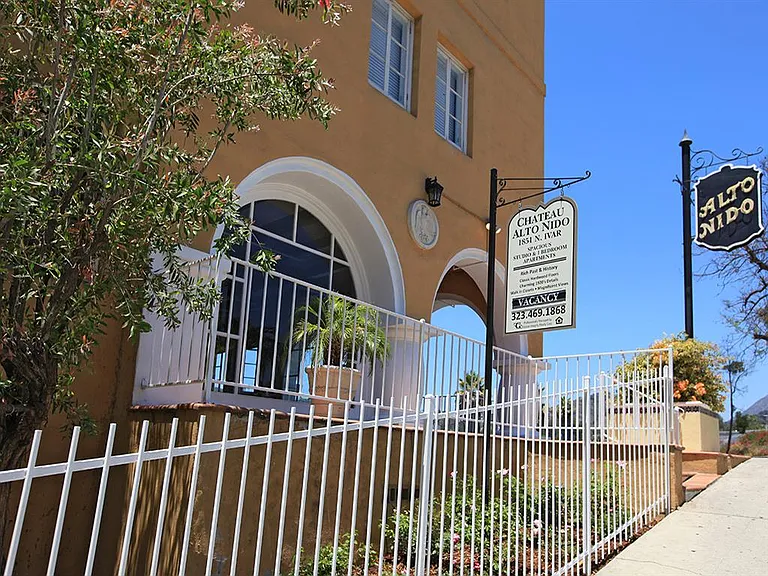Chateau Alto Nido Apartments — Photo 33