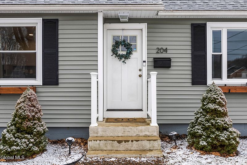 3rd image of 204 Heckeler Drive