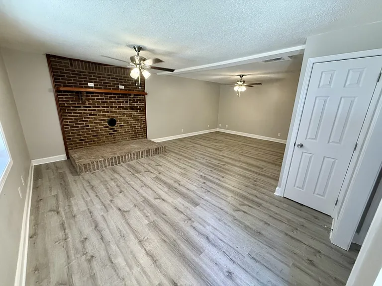 3851 Dailey Rd — Photo 4