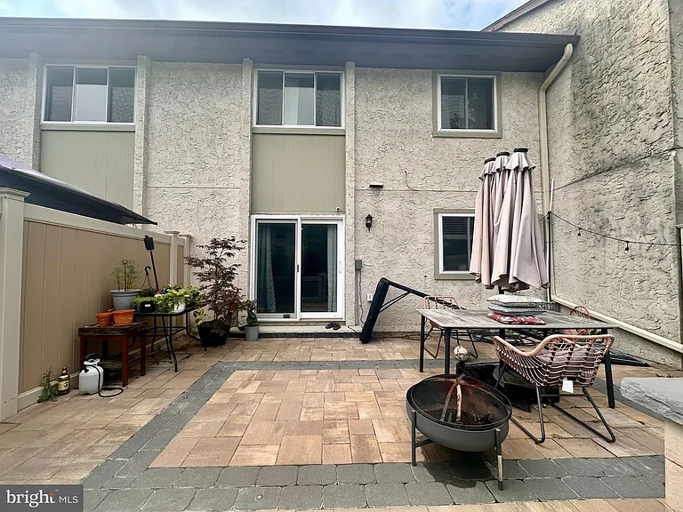 163 Thoreau Dr — Photo 32