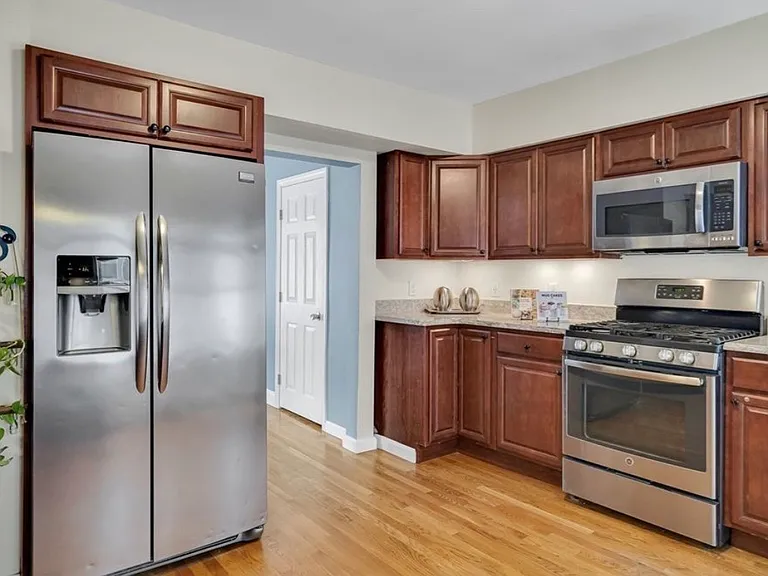 61 Rich St — Photo 10