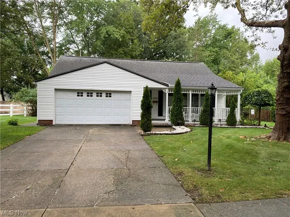 6684 Rochelle Blvd, Parma Heights, OH 44130