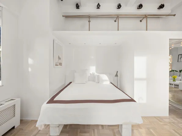 400 East 52nd Street image 11 of 21