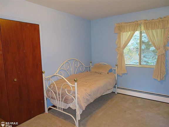 5th image of 299 Cedarwood St