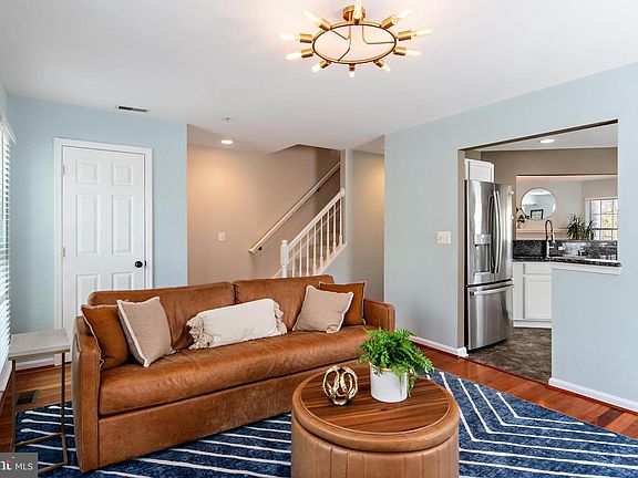 4th image of 611 Bellerive Ct