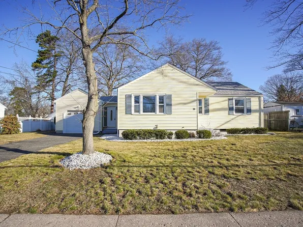 64 Cherokee Dr, Springfield, MA 01109