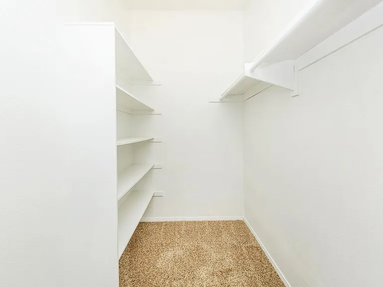 SPACIOUS WALK-IN CLOSETS