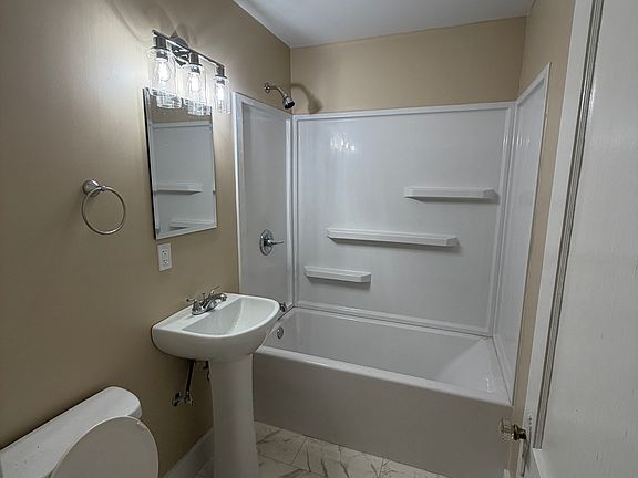 3rd image of 715 N Forest Ave