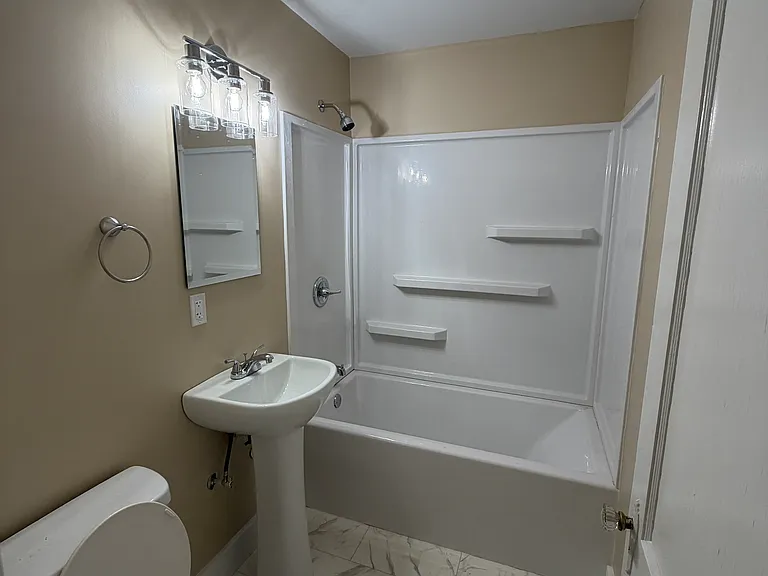 715 N Forest Ave — Photo 3
