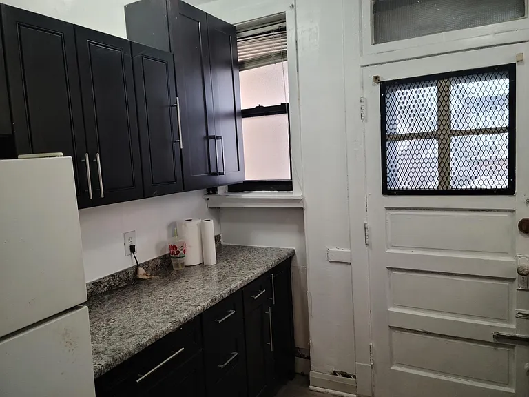2906 N Seminary Ave #2 — Photo 5