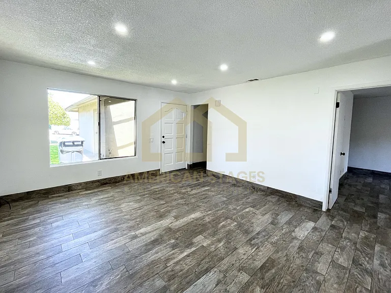 916 N M Pl — Photo 6
