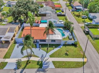 2424 Wiley St, Hollywood, FL 33020