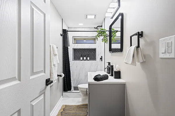 1410 N Lama Ln — Photo 2
