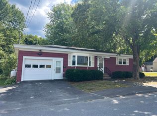 13 Hallowell St, Winslow, ME 04901