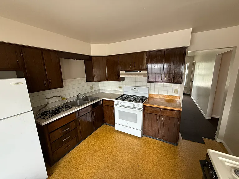 1585 Maple Ln — Photo 4