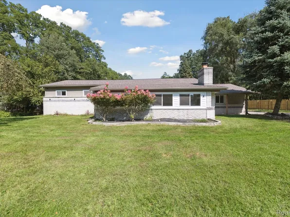 1590 W Rolston Rd, Linden, MI 48451