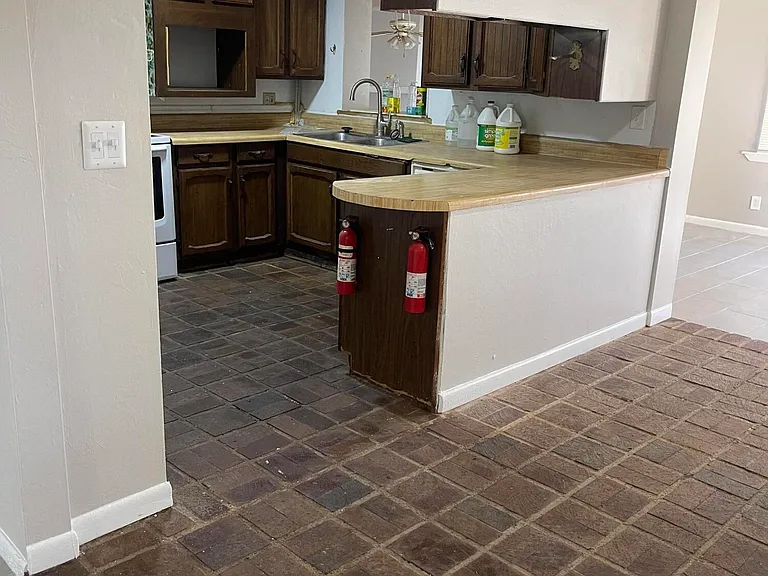 1400 Hillcrest Dr — Photo 6