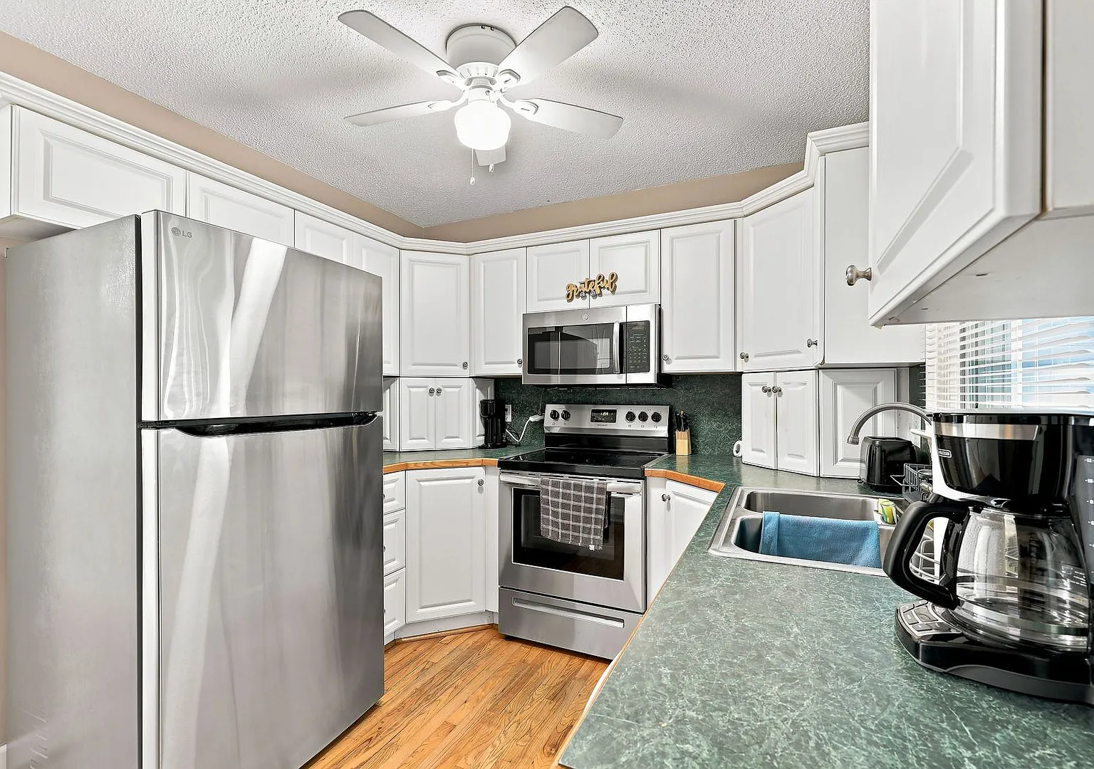 Fully Furnished Duplex "Grateful Blue" — Photo 2