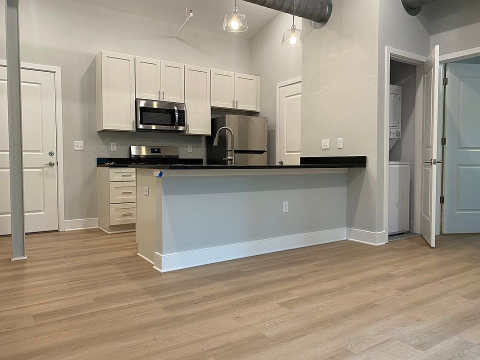 Kitchen with breakfast bar