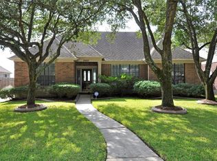 10407 Pearl Dr, Houston, TX 77064