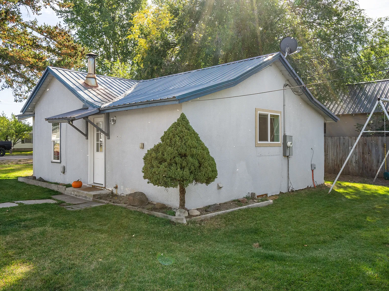 2 bed, 1100 sqft, $1,650 — Photo 3