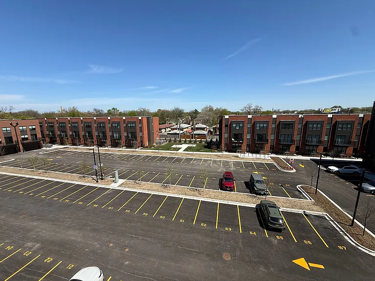 Galewood Residences — Photo 33