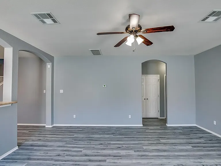 1110 Concan Dr — Photo 6