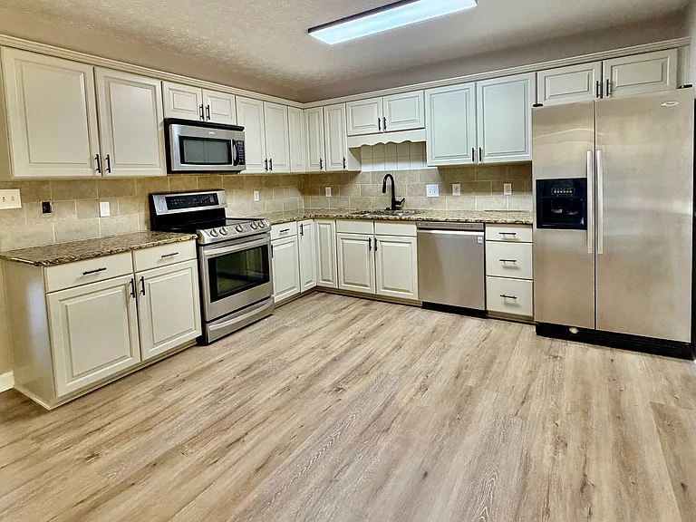 31 Dundee Pl — Photo 3