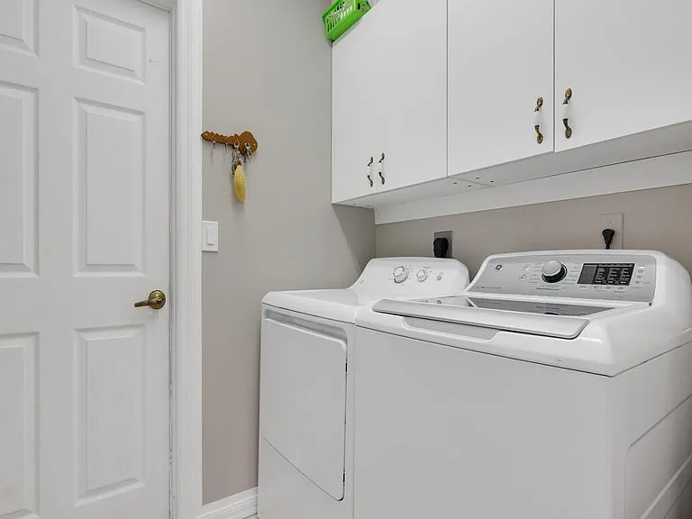 664 Vocelle Ave — Photo 19