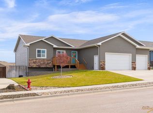 4216 Vinecliff Dr, Rapid City, SD 57703
