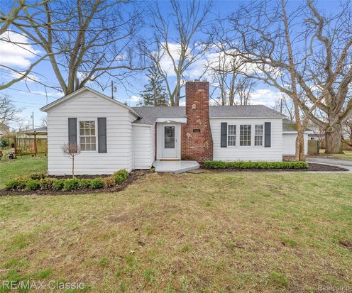 9083 Pittsfield St, Commerce Township, MI 48382