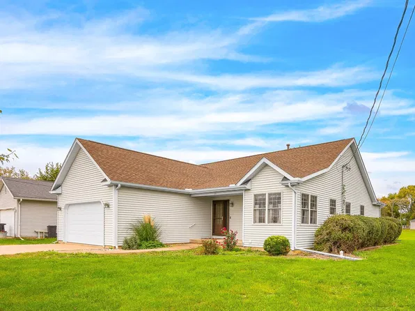 397 E Clay St, El Paso, IL 61738