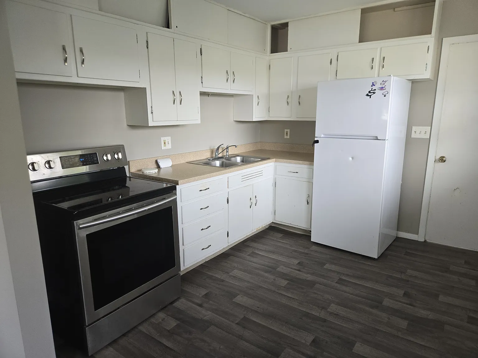3 bed, 884 sqft, $1,300 — Photo 4