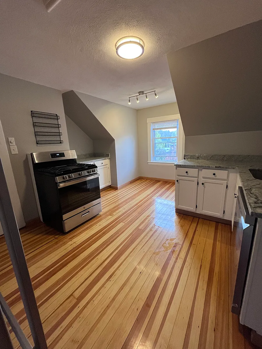 Building Photo - 49 Phillips Ave #3