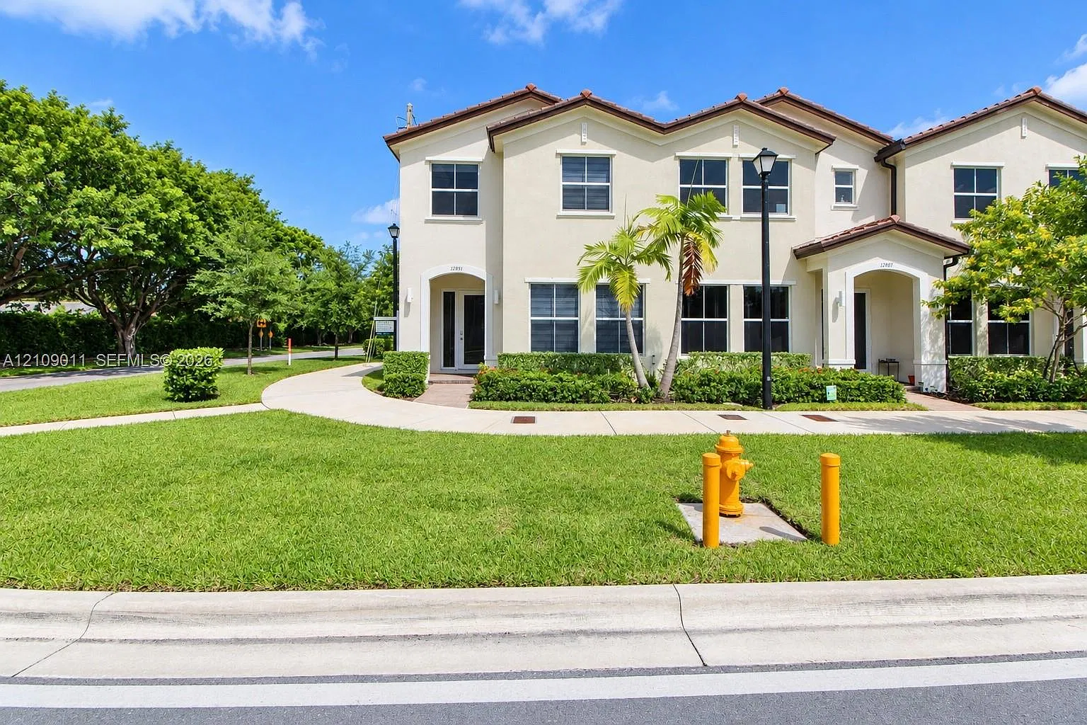 4 bed, 2.5 bath, 1872 sqft, $3,250 — Photo 1