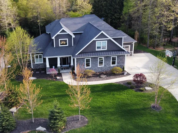 2574 Jefferson Dr, Stevensville, MI 49127