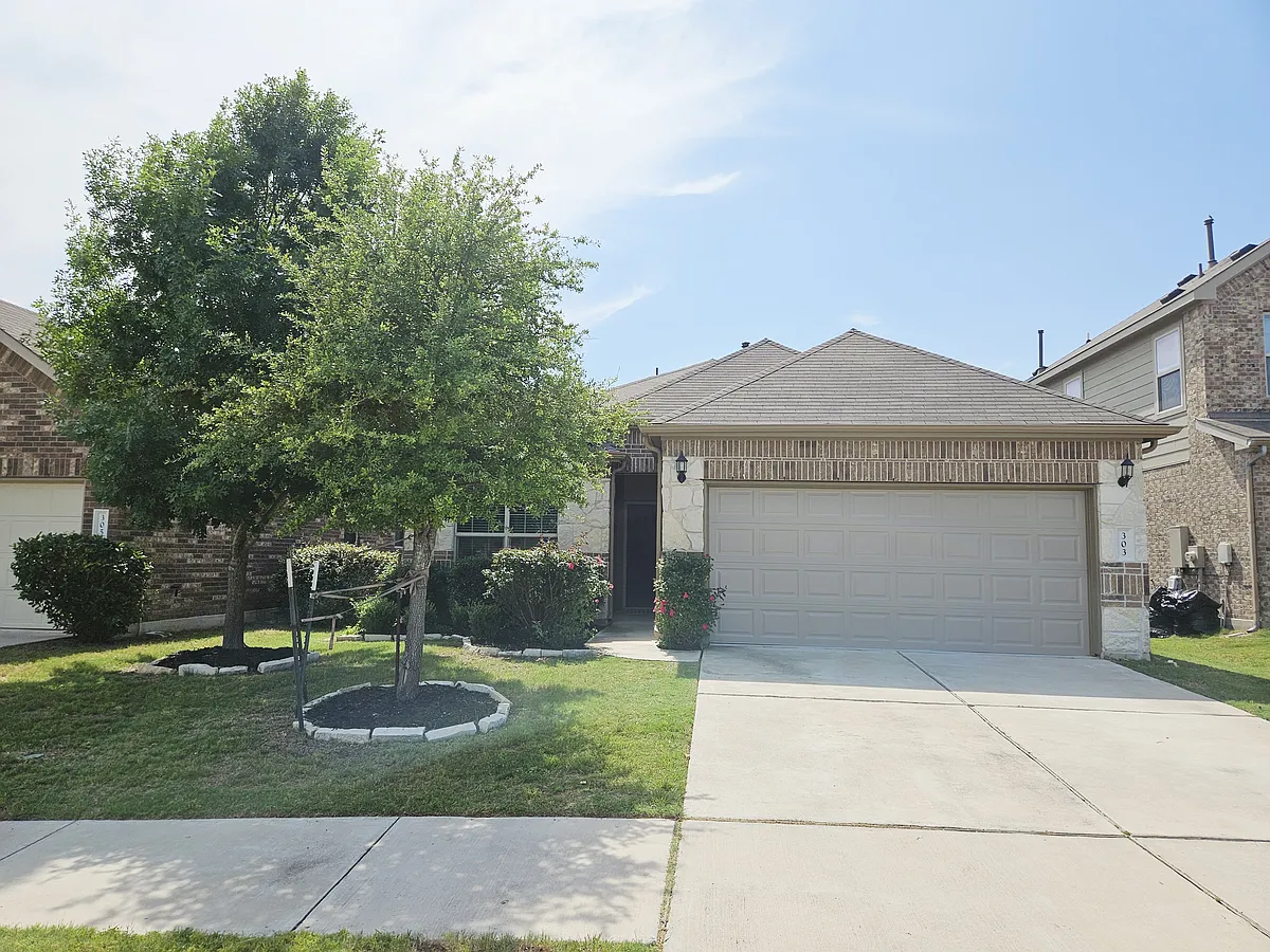 Building Photo - 303 Methodius Dr