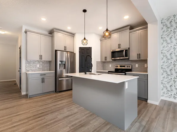 6484 King Wynd SW, Edmonton, AB T6W 3Z9