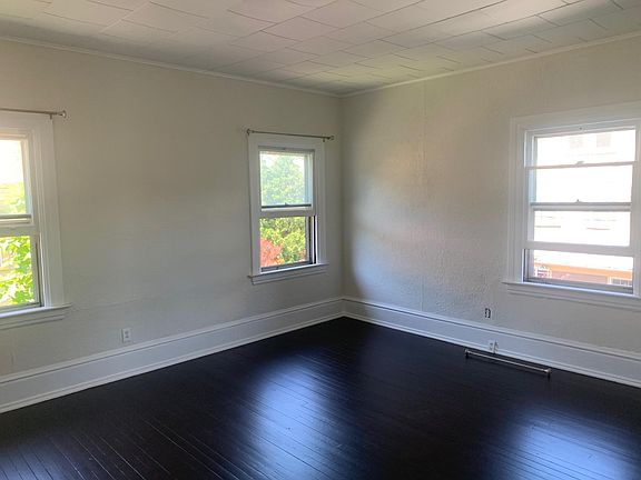 3rd image of 168 Crescent Ave #2