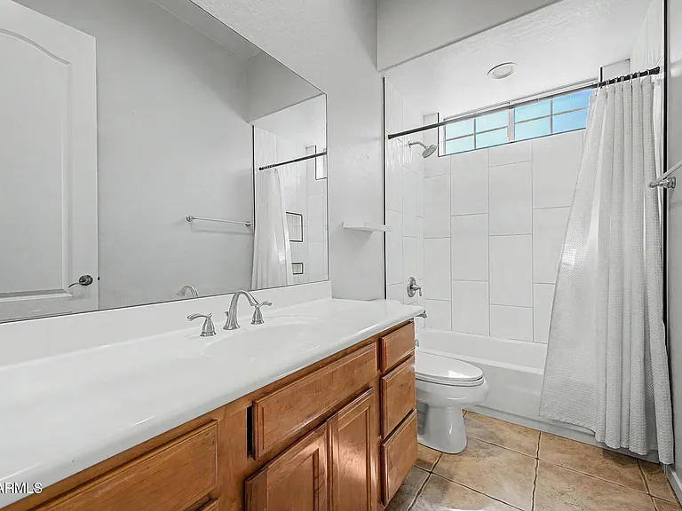 1902 E Desert Ln — Photo 31