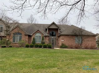 29 Walnut Creek Dr, Holland, OH