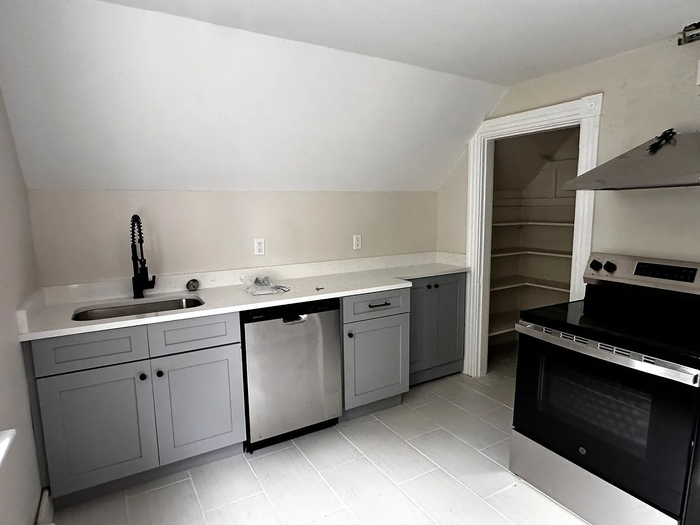 Updated 2 Bed/ 1 Bath Apartment off of Main St! — Photo 1