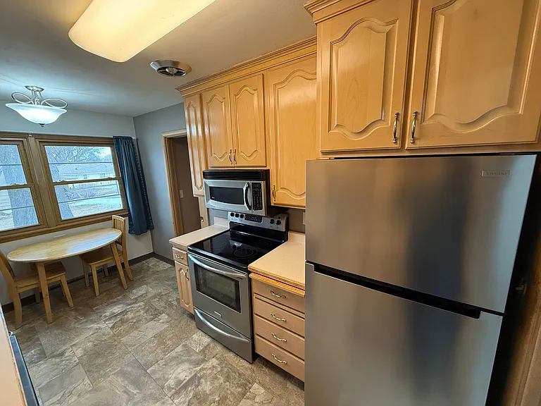 1400 S Riverdale Rd — Photo 2